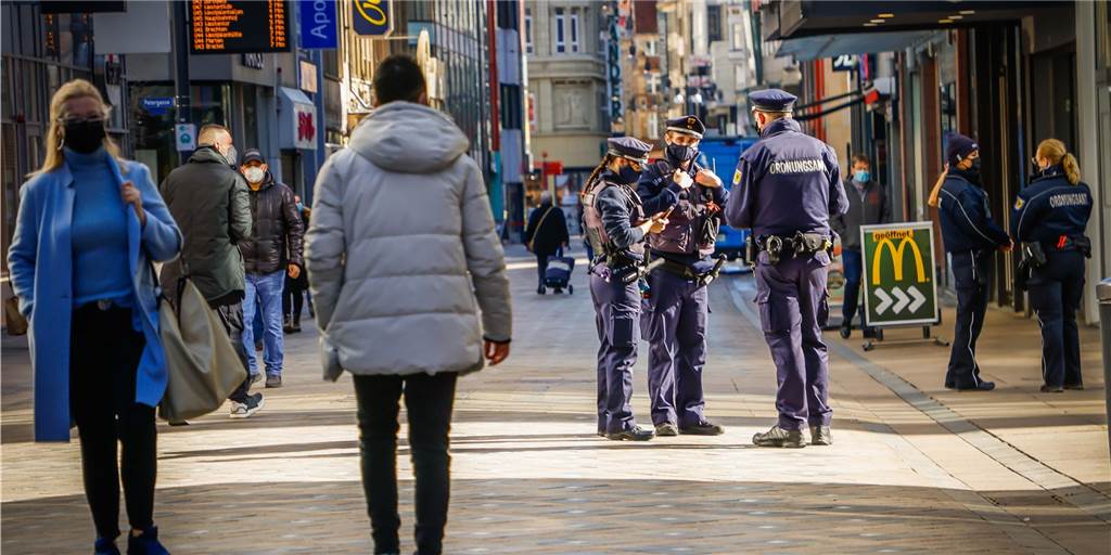 „Click&Meet“ statt Ladenöffnung: Was Dortmunder Händler zum Termin-Shoppen sagen Auf dem Westenhellweg ist aktuell wenig los. Der Handel drängt auf Öffnungen. Die Politik schlägt als ersten Öffnungsschritt Terminshopping-Angebote vor.
