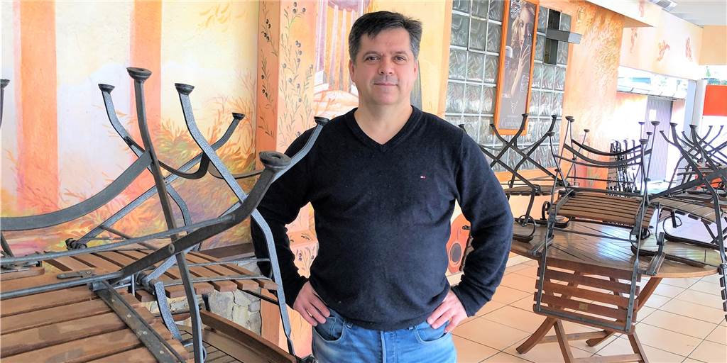 Marid Milorad, Chef des Steakhaus-Restaurants "Gambrinus", freut sich, wenn er seine Gäste endlich wieder im Biergarten (Foto) und Restaurant bedienen darf. 
