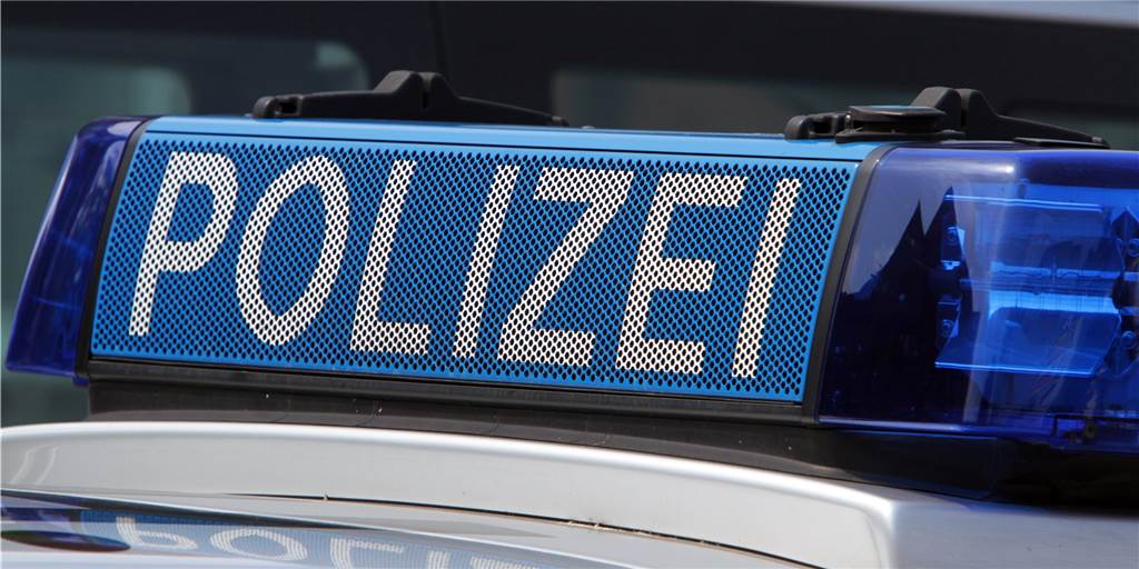Täter bewarf Busse in Brambauer mit Steinen: Scheibe zersplittert Die Polizei sucht nach dem unbekannten Steinewerfer in Brambauer.