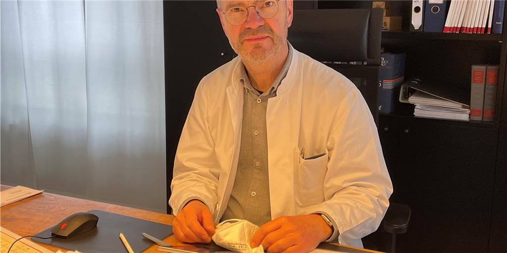 Krankenhaus-Chef wirbt für Impfungen und hält ein Lockdown-Ende für möglich Dr. Wilhelm Gross-Weege