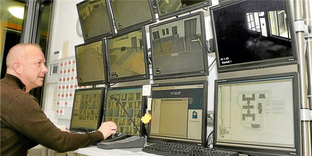 Forensik Haltern: Landschaftsverband schafft mehr als 150 Arbeitsplätze Als der Forensik-Standort Haltern diskutiert wurde, lud die Halterner Zeitung Leser zu einem Besuch in der LWL-Klinik Herne ein. Das Foto von dort zeigt: Die Patienten leben ständig überwacht von Kameras.