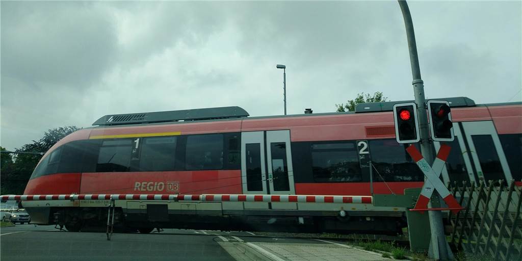 Die Angst des Lokführers vor dem Bahnübergang: „Habe selbst schon Pkw und Lkw mitgenommen“ Die Angst des Lokführers vor dem Bahnübergang: „Habe selbst schon Pkw und Lkw mitgenommen“