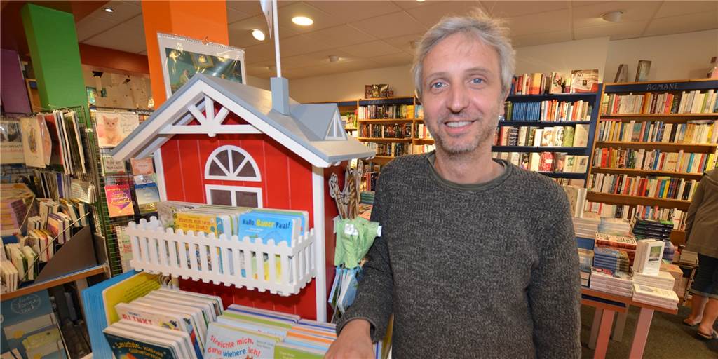 Michael Nau freut sich sehr, dass er ab Montag (8. März) Kundinnen und Kunden in seiner Buchhandlung in Mengede empfangen darf.