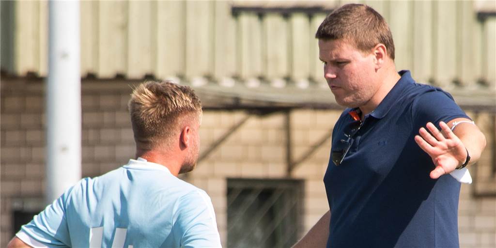 Einblicke ins Trainer-Dasein: „Man muss die Zeit mit den Jungs einfach genießen“ Dennis Schulz (r.) spricht über sein Traineridole und seine Gründe, selbst als Trainer zu arbeiten.