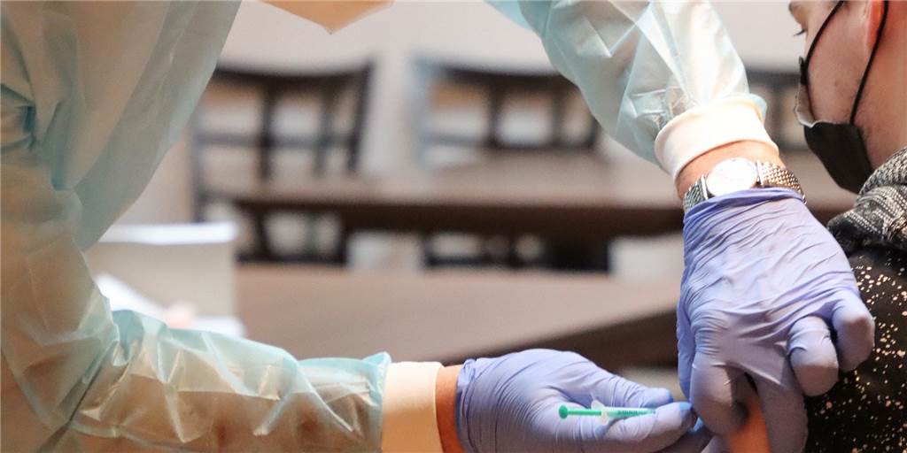 Corona-Impfen in Werne: „Geben Sie den niedergelassenen Ärzten den Impfstoff" Anfang April sollen auch niedergelassene Hausärzte ihre Patienten gegen den Coronavirus impfen dürfen. Ein Mediziner aus Werne ist zuversichtlich.