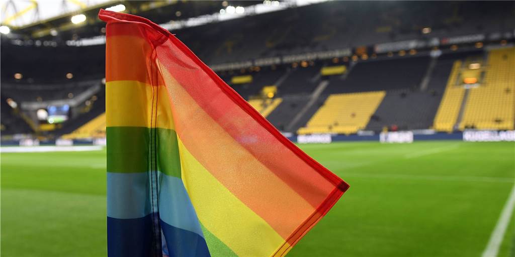 BVB-Trikot gegen Homophobie: Rainbow-Borusse sieht Fußball als letzte Bastion