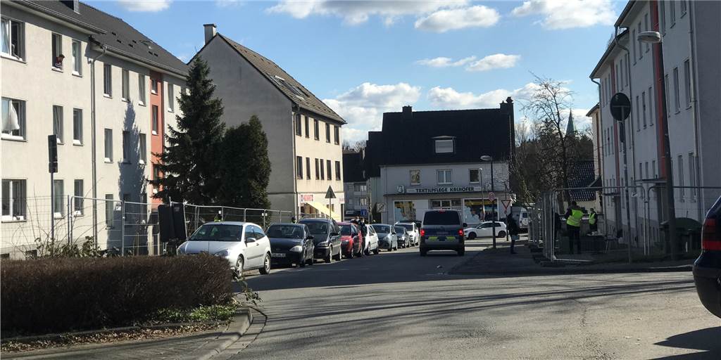 Großquarantäne endete um Mitternacht – trotz neuer Corona-Infizierter Einen kleineren Aufruhr gab es am Freitag (5.3.) in der Unterkunft der Stadt in Merklinde an der Harkortstraße. Ein Bewohner rief aus dem Fenster, er wolle endlich raus. Um Mitternacht wurde nach zwei Wochen die allgemeine Corona-Quarantäne aufgehoben.