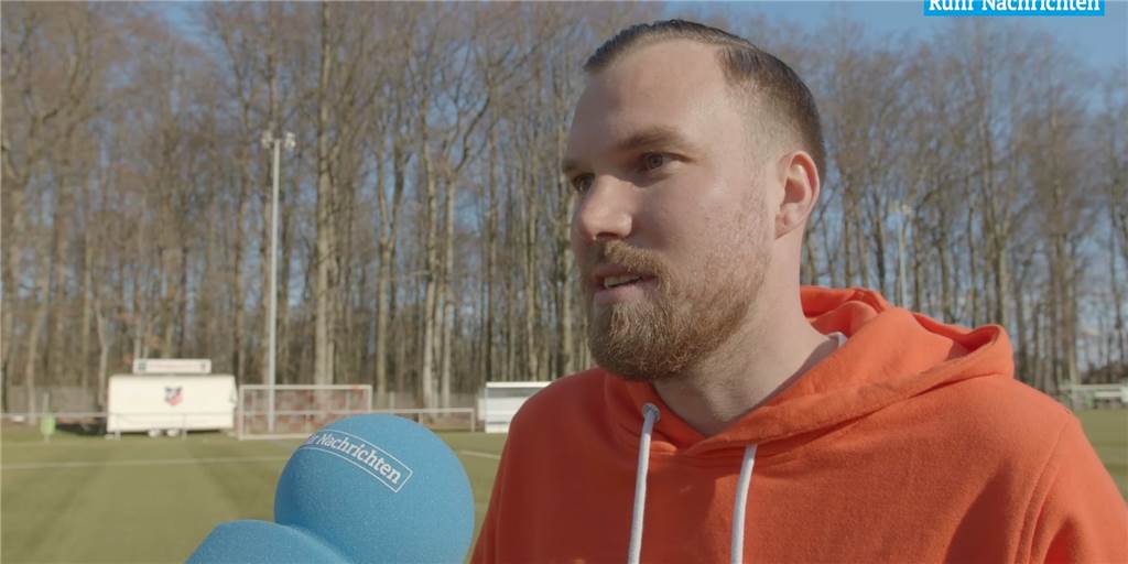 Der Großkreutz-Hype im Video: Wie ist es, die 04 auf dem Trikot zu tragen, Kevin Großkreutz? Der Großkreutz-Hype im Video: Wie ist es, die 04 auf dem Trikot zu tragen, Kevin Großkreutz?