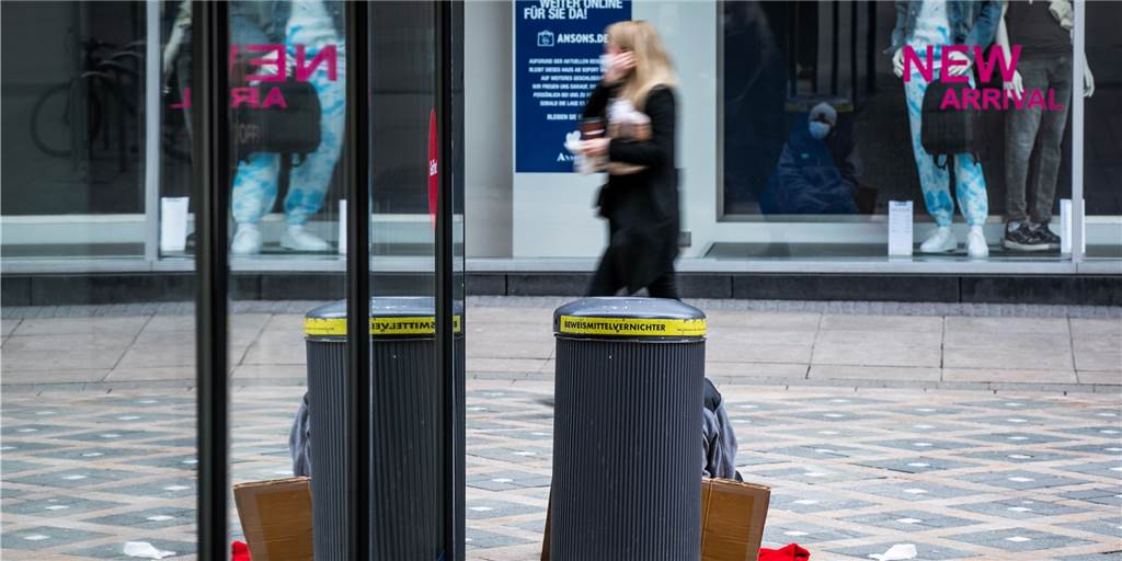 Dortmunds City im Lockdown: Drogenszene vor geschlossenen Geschäften Dortmunds City im Lockdown: Drogenszene vor geschlossenen Geschäften