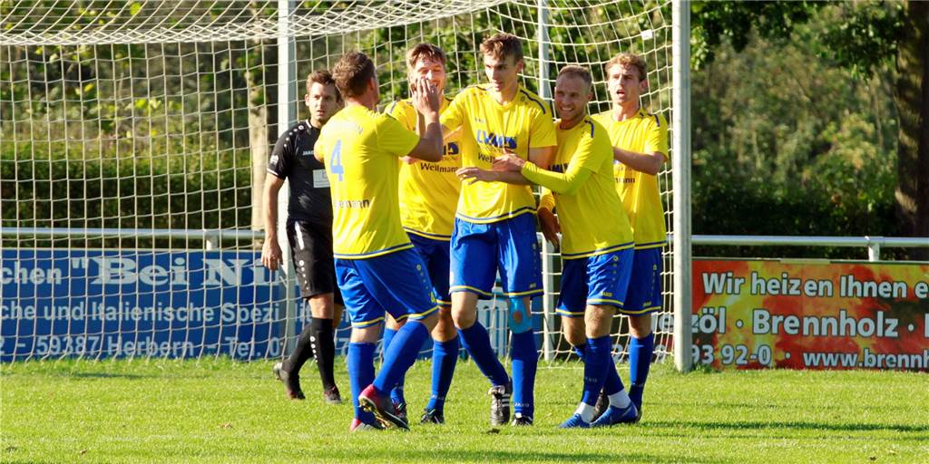 Noch ohne Spiel: SV Herbern hofft beim Re-Start auf zwei Neuzugänge aus den eigenen Reihen Zwei Neuzugänge des SV Herbern konnten noch nicht mit ihren Mitspielern jubeln.