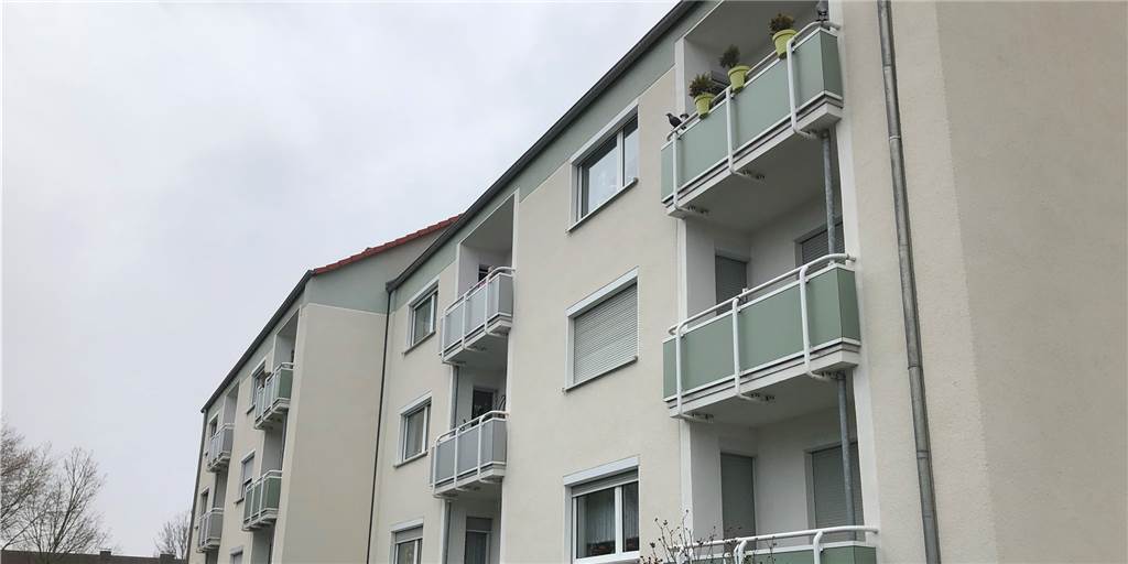 Patient mit Kran befreit: „Man hätte sich um den Mann mehr kümmern müssen“ Am Montag (8.3.) wies hinter dem Haus In der Großen Heide 11 nichts mehr darauf hin, dass es hier am Freitag zuvor einen spektakulären Feuerwehreinsatz gegeben hatte