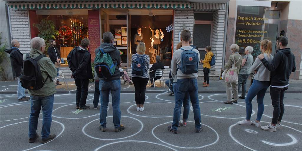 „Kultur ist nicht nur Hochkultur – sie ist das, was den Menschen zum Menschen macht“ „Ne Runde um‘n Block“ ist eine von Jörg Rost geschaffene Alternative zum Welttheater der Straße in Corona-Zeiten.