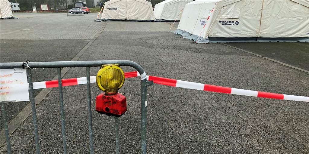 Schnelltestzentrum in Werne: Viele Anforderungen muss es erfüllen, um öffnen zu dürfen Ein Teil des Parkplatzes am Hagen in Werne ist für das geplante Corona-Schnelltestzentrum abgesperrt. Noch ist unklar, wann das Testzentrum an den Start gehen darf. Es müssen zunächst viele Anforderungen überprüft werden.