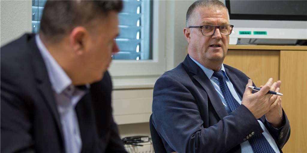 Kriminaldirektor Christoph Strickmann (rechts), Leiter der Kriminalpolizei bei der Kreispolizeibehörde Unna, stellte am Montag mit Landrat Mario Löhr (links) und dem Leitenden Polizeidirektor Peter Schwab die Kriminalstatistik 2020 vor.