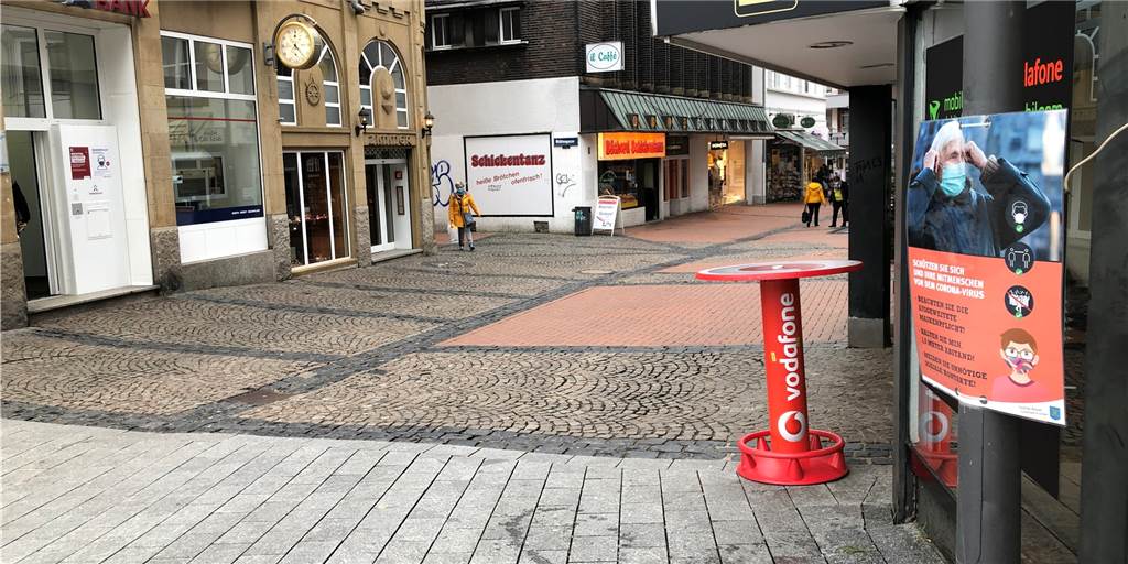Hinweise auf Maskenpflicht fehlen in der Castroper Altstadt Ganz am Rand der Straße Am Markt fällt dieses kleine Plakat zur Maskenpflicht nicht auf.