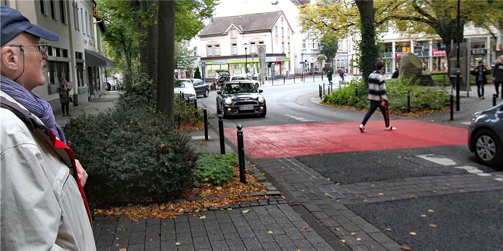 Rathausstraße: Wie gefährlich ist der rote Fußgängerüberweg vor der Post? Rathausstraße: Wie gefährlich ist der rote Fußgängerüberweg vor der Post?