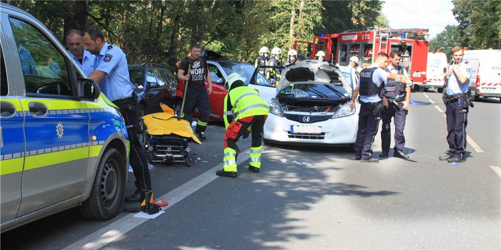 Weniger Verkehrsunfälle auf Halterns Straßen, aber erneut zwei Tote Vier Fahrzeuge waren an einem Unfall auf der Münsterstraße am 2. September 2020 beteiligt. Insgesamt gab es im vergangenen Jahr weniger Unfälle als im Vorjahr.