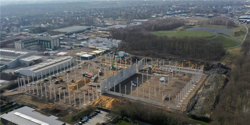 US-Riese errichtet nahe des Zechengeländes große Logistik-Hallen Die Baufortschritte für das Hillwood-Projekt (vorne) auf dem Gelände an der Hoeschstraße sind schon gut zu erkennen. im Hintergrund: Links das Gewerbegebiet an der Halterner Straße und das frühere Ruhrgas-Gelände, rechts: der Festplatz und hinten das Zechengelände Fürst Leopold.