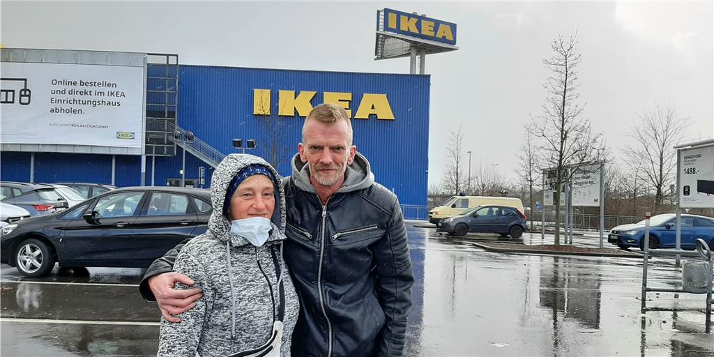 Erster „Click & Meet“-Samstag bei Ikea: „Freuten uns die ganze Woche darauf!“ Die Termine zur Shopping-Registrierung sind ausgebucht, doch eine Schlange bildet sich kaum an diesem ersten Samstag (13.3.), an dem Ikea den Besuch über "Click & Meet" anbietet.