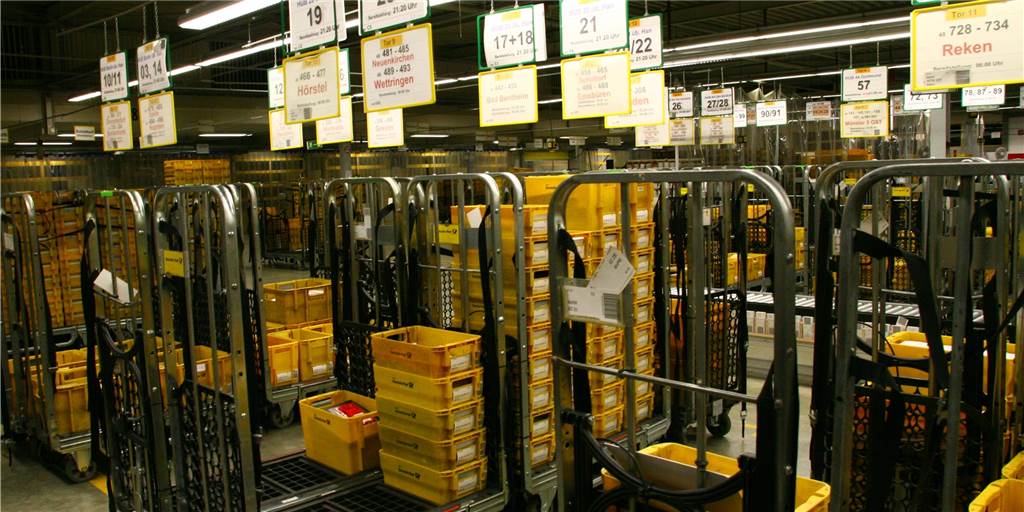 Verschwundene Päckchen aus Heek tauchen in einem Container wieder auf Im DHL-Zentrum in Reckenfeld sind die Pakete nach fünf Wochen wieder aufgetaucht.