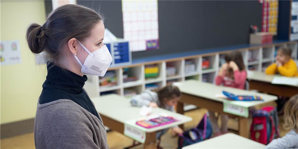 „Ohne Schutz an die Front geschickt“: Dorstener Lehrer fassungslos Wieder zurück in den Schulen: Viele Lehrer sind wegen der aktuellen Lockerungen verärgert.