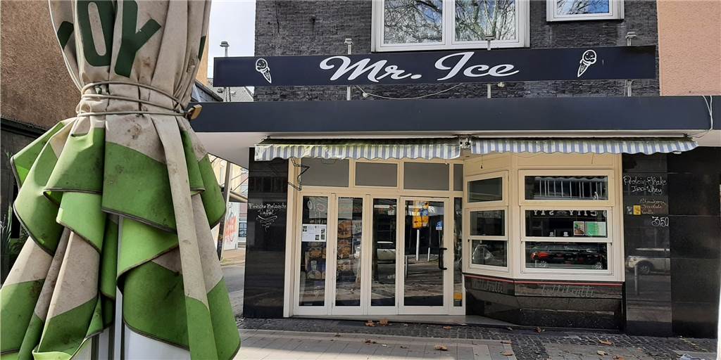 Traditions-Eisdiele in der City ist dicht - für immer? Die Eisdiele "Mr.Ice" in der Nähe der Reinoldikirche scheint derzeit nicht in Betrieb zu sein. Im Laden ist es dunkel, die Theke ist leer.