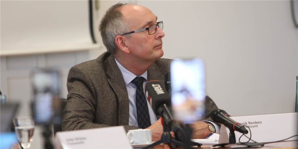 Zoff um Selbsttests: Dortmunder Gesundheitsamts-Chef reagiert auf Kritik Dr. Frank Renken leitet das Dortmunder Gesundheitsamt. Er reagierte jetzt in einer Pressekonferenz auf die Kritik der Wirtschaftsverbände an seinen Aussagen zur Zuverlässigkeit von Corona-Selbsttests.