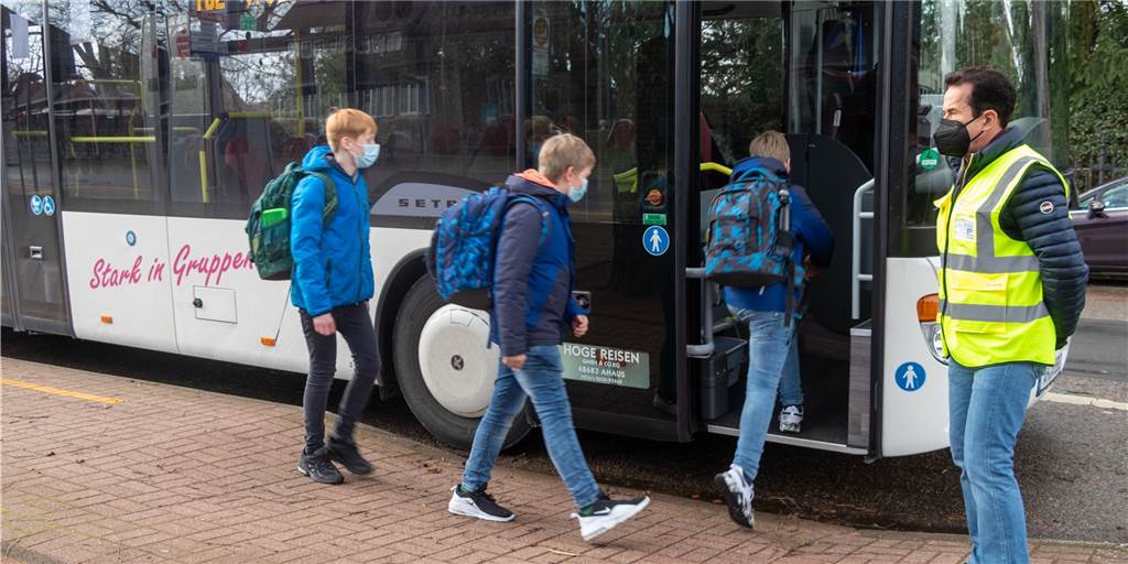 Britische Mutante: Stadtlohn hat die Schulbusse genau im Blick Buslotse Heinrich Mers hat in Coronazeiten einen besonderen Blick auf die Auslastung der Busse.