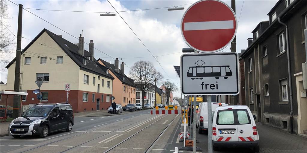 Neue Verkehrsregelung am Hellweg löst alte Probleme - und schafft neue Für den Brackeler Hellweg ab Kreuzung mit der Holzwickeder Straße in Fahrtrichtung Osten gilt eine neue Verkehrsregelung.