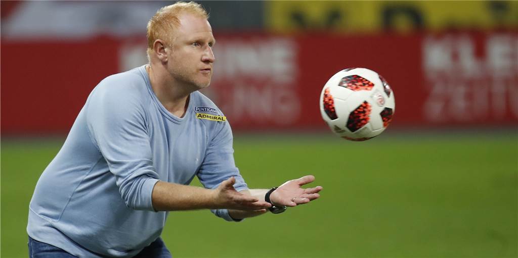 Fußballerinnen über Männer-Trainer: Fühlen uns beleidigt, diskriminiert, lächerlich gemacht Fußballerinnen über Männer-Trainer: Fühlen uns beleidigt, diskriminiert, lächerlich gemacht