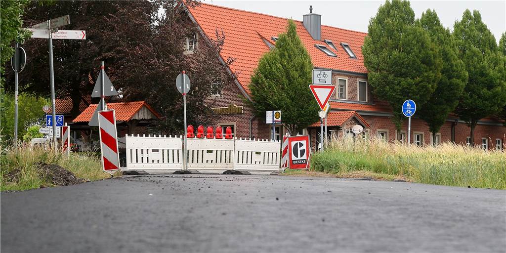 Legdener Hotel Hermannshöhe plant noch ein weiteres neues Gebäude Auf diesem Archivbild geht es um eine Straßenbaustelle. Aber an der Hermannshöhe soll bald wieder gebaut werden: Die Familie Backhaus plant ein Gebäude für die Angestellten zu bauen.