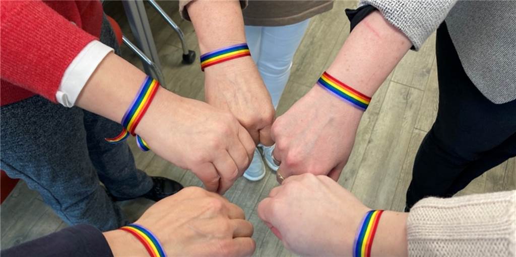Religionslehrerinnen kritisieren Segnungsverbot für homosexuelle Paare Die Fachschaft Religion des Alexander-Hegius-Gymnasiums setzt ein klares Zeichen.