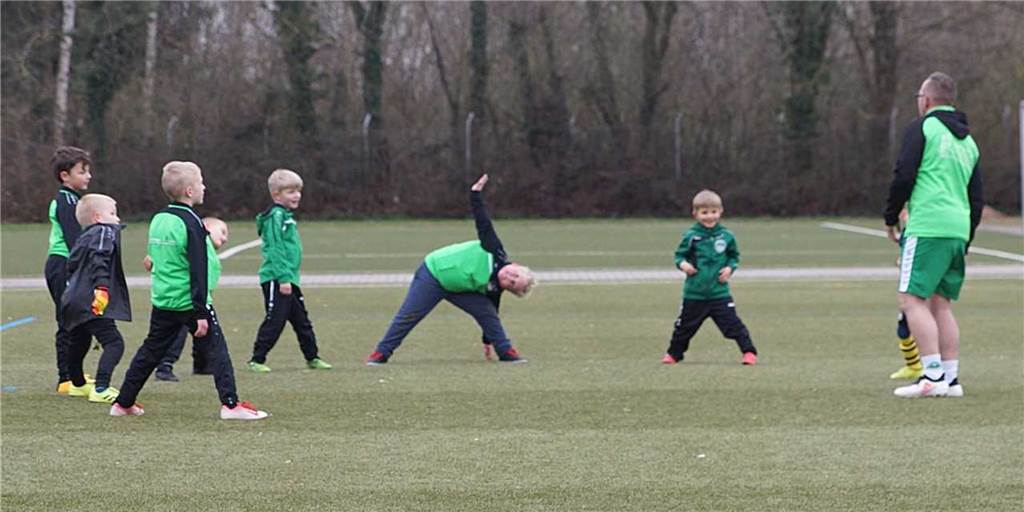 Fußballtraining vor dem Aus: „Nach Spanien dürfen die Leute fliegen - aber die Kinder nicht kicken“ Fußballtraining vor dem Aus: „Nach Spanien dürfen die Leute fliegen - aber die Kinder nicht kicken“