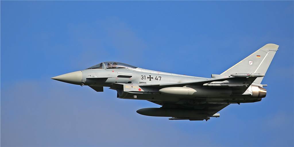 Ein Eurofighter des Taktischen Luftwaffengeschwarders 31 fliegt eine Übung. Am Dienstag flogen drei Eurofighter-Piloten auch über Haltern hinweg. 