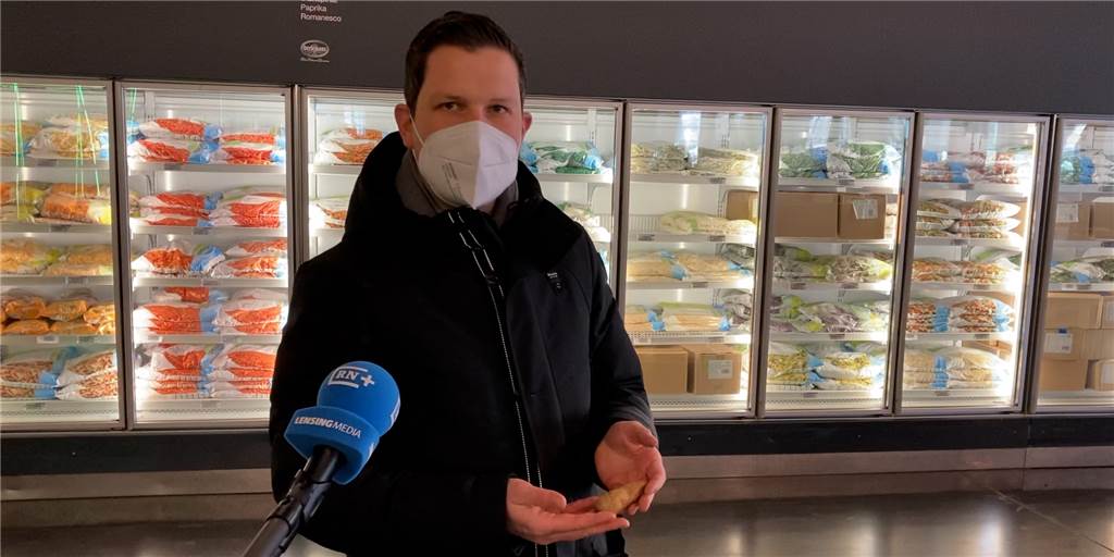 Einkauf mit einem Sternekoch: Wie man Spitzen-Fisch und -Fleisch erkennt Sternekoch Michael Dyllong kennt sich selbstverständlich hervorragend mit Lebensmitteln aus. Worauf er beim Einkaufen achtet, hat er uns bei einem Besuch beim Großhändler verraten.