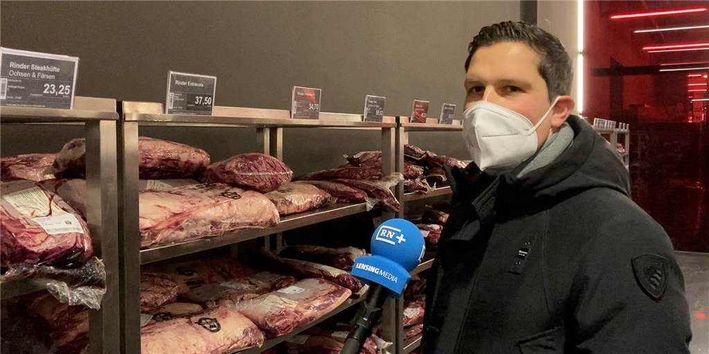 Video-Reportage: Einkauf beim Großhändler mit Sternekoch Michael Dyllong Sternekoch Michael Dyllong macht sich auch schon mal selbst mit dem Züchter vertraut, von dessen Rindern er Fleisch verarbeitet. Für alle, die das nicht können oder wollen, hat er Tipps im Video.