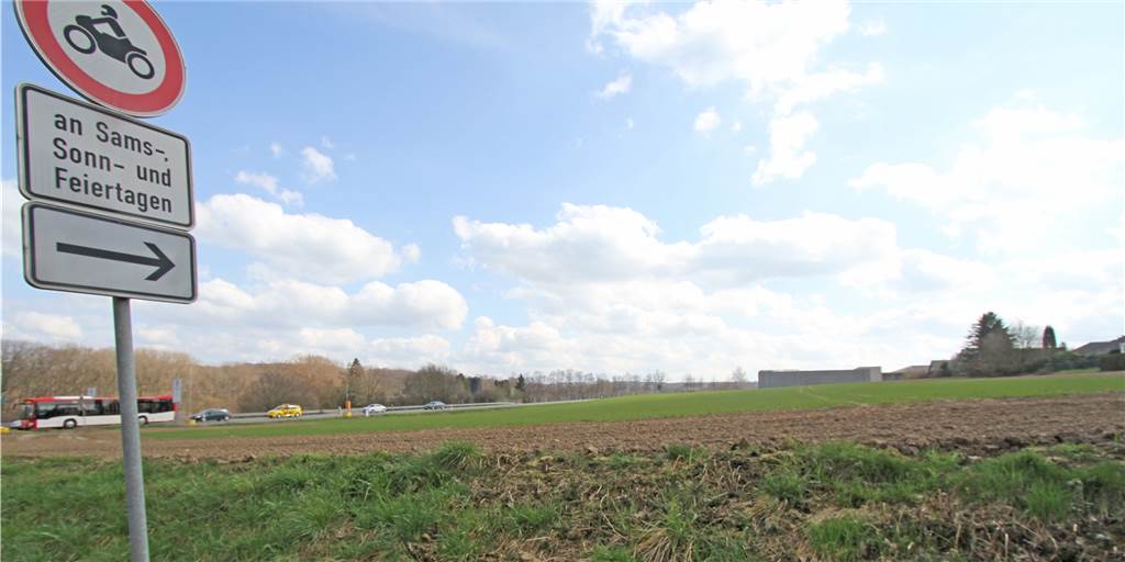 Auf einem Feld an der Justizvollzugsanstalt sollen 26 Eigenheime entstehen Auf einem Feld an der Justizvollzugsanstalt sollen 26 Eigenheime entstehen