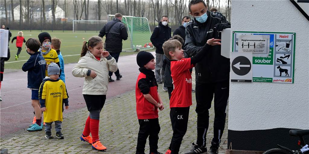 Steigende Fallzahlen: Stadt Lünen hat über Nutzung der Sportanlagen entschieden Die Frage, ob das Training für den Nachwuchs nach nur wenigen Wochen wieder eingestellt werden muss, hat den Vereinen in Lünen große Sorgen bereitet.
