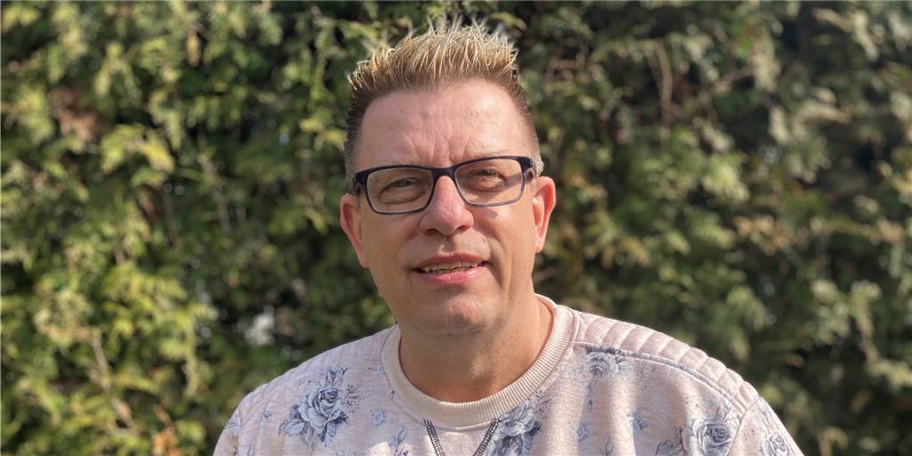 Jörg Schlösser (54) wünscht sich homosexuelle Disney-Figuren Jörg Schlösser (54) organisiert mit seinem Mann die jährlich stattfindende Aids-Gala in Castrop-Rauxel.