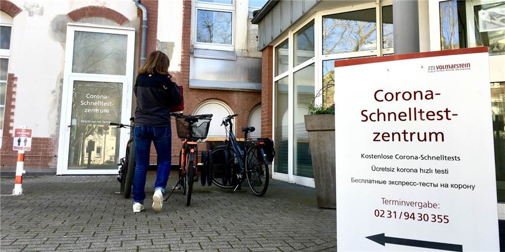 Schnelltest-Zentren im Dortmunder Süden: Riesen-Ansturm vor Ostern Beim Schnelltest-Zentrum am MVZ Ortho-Klinik in Hörde sind Termine gefragt.