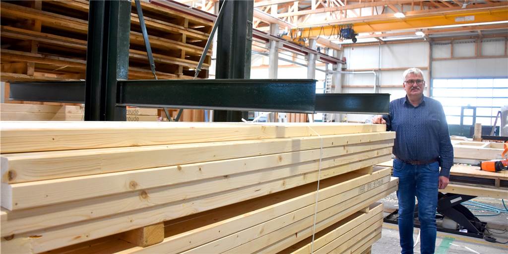 Baumaterial wird langsam knapp – lange Lieferzeiten drohen Noch sind die Lager im Ottensteiner Unternehmen Terhalle Holzbau gut gefüllt. Doch das Baumaterial wird knapp. „Das kann einem schon Angst machen“, sagt Geschäftsführer Josef Terhalle.