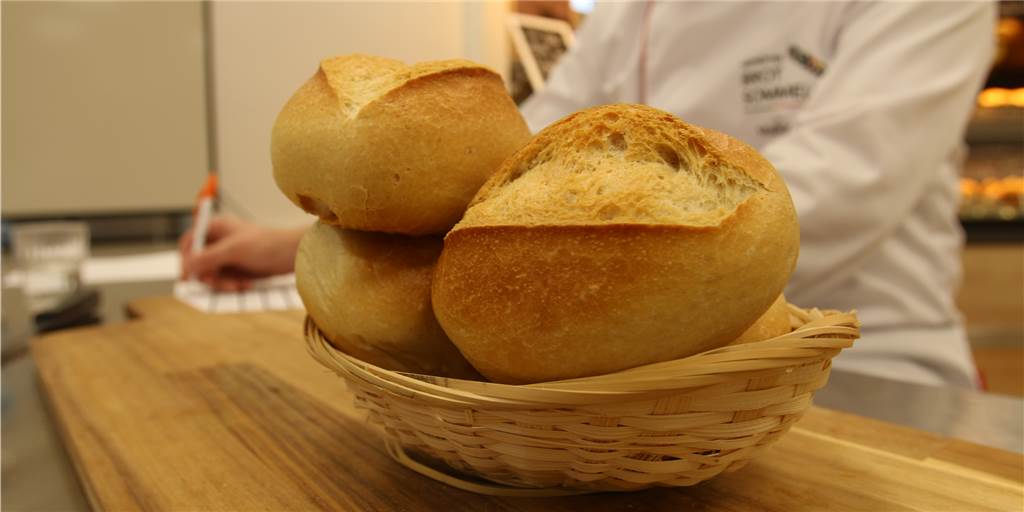 Öffnungszeiten über Ostern 2021 in Herbern: Bäckereien und Tankstelle Die Öffnungszeiten der drei Bäckereien in Herbern über Ostern sind unterschiedlich. Ostermontag sind alle drei geschlossen.