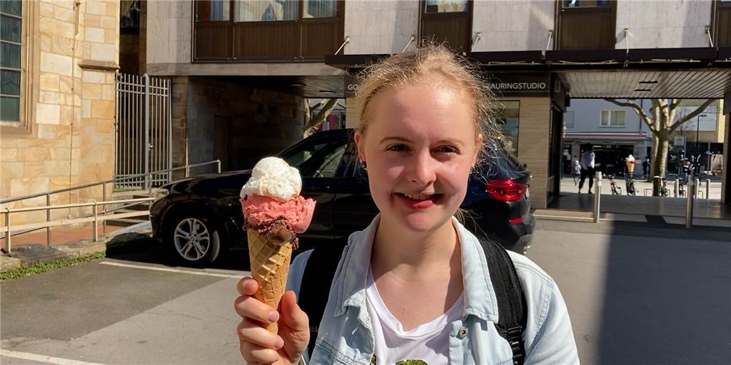 Eis essen in 50 Metern Entfernung: Schmilzt die Kugel aus der Eisdiele? Eis essen in 50 Metern Entfernung: Schmilzt die Kugel aus der Eisdiele?