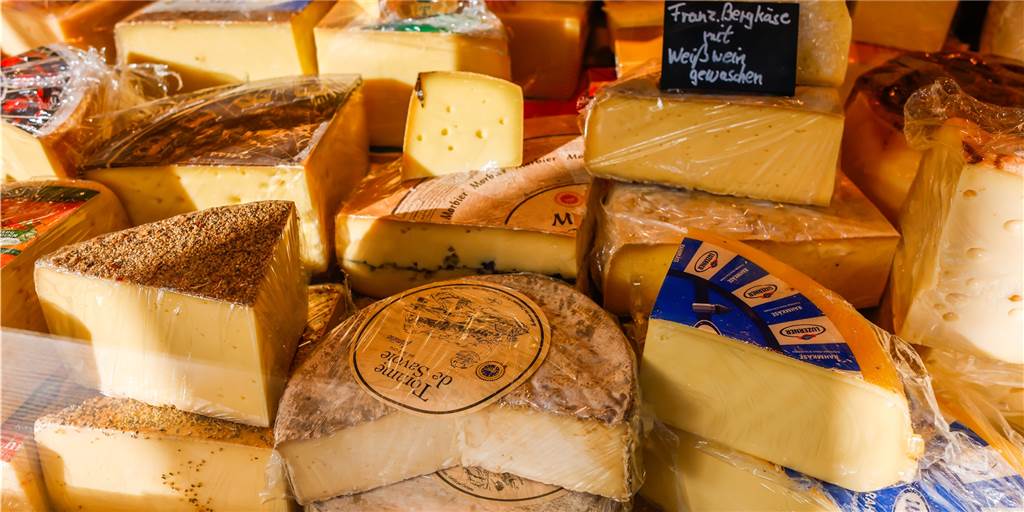 Edelbrie und El Romero: Hier kommen Käse-Fans in Dortmund auf ihre Kosten Bei Marktständen finden Käse-Liebhaber viele Köstlichkeiten.