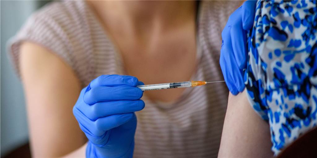 Impfungen in Dortmund: Wer wird nun wann, wo und mit welchem Impfstoff geimpft? Jetzt können sich auch die über 60-Jährigen einen Impftermin für die Impfung mit Astrazeneca geben lassen – zumindest vorübergehend.