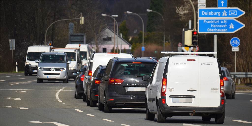 Autobahnanschluss Dortmund-Bodelschwingh: Vor allem in den Rush-Hours staut sich der Verkehr in beiden Richtungen.