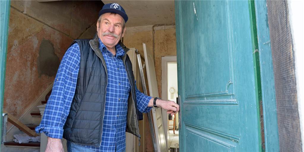 Theo Elberfeld und sein verfallenes Haus: „Da müssen jetzt junge Leute ran“ Theo Elberfeld kümmert sich um das denkmalgeschützte Haus an der Burgstraße 15. Zumindest ein bisschen - und er ist verärgert.
