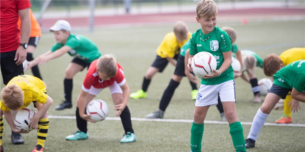 Nach Verwirrung um Jugendtraining: Das gilt bei den Selmer Vereinen Zuletzt konnten zumindest die Kinder bis 14 Jahre auf den Plätzen trainieren.