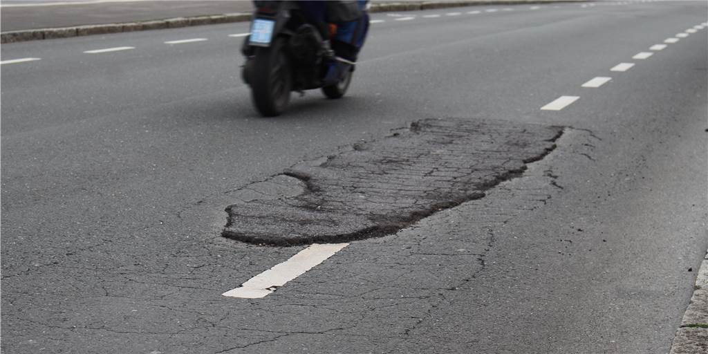 Stadtwerke DSW21 winken ab: Busse nicht schuld an den Schlaglöchern Die DSW21 gehen nicht davon aus, dass die Schäden am Asphalt der Straße „Im Dorloh“ von Bussen verursacht werden.