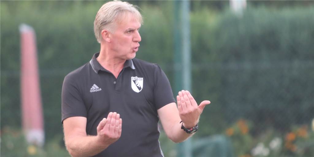 Vier Hände für ein Halleluja: PSV Bork hat ein besonderes Erfolgsgeheimnis Der Trainer der Frauen des PSV Bork, Markus Kuhn, ist mit seiner Mannschaft diese Bezirksliga-Saison noch ungeschlagen.